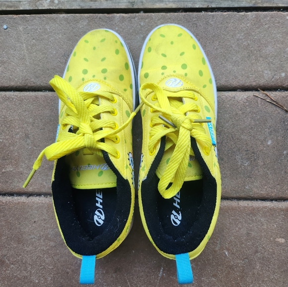 SpongeBob youth size 5 Unisex heeleys - Picture 1 of 6